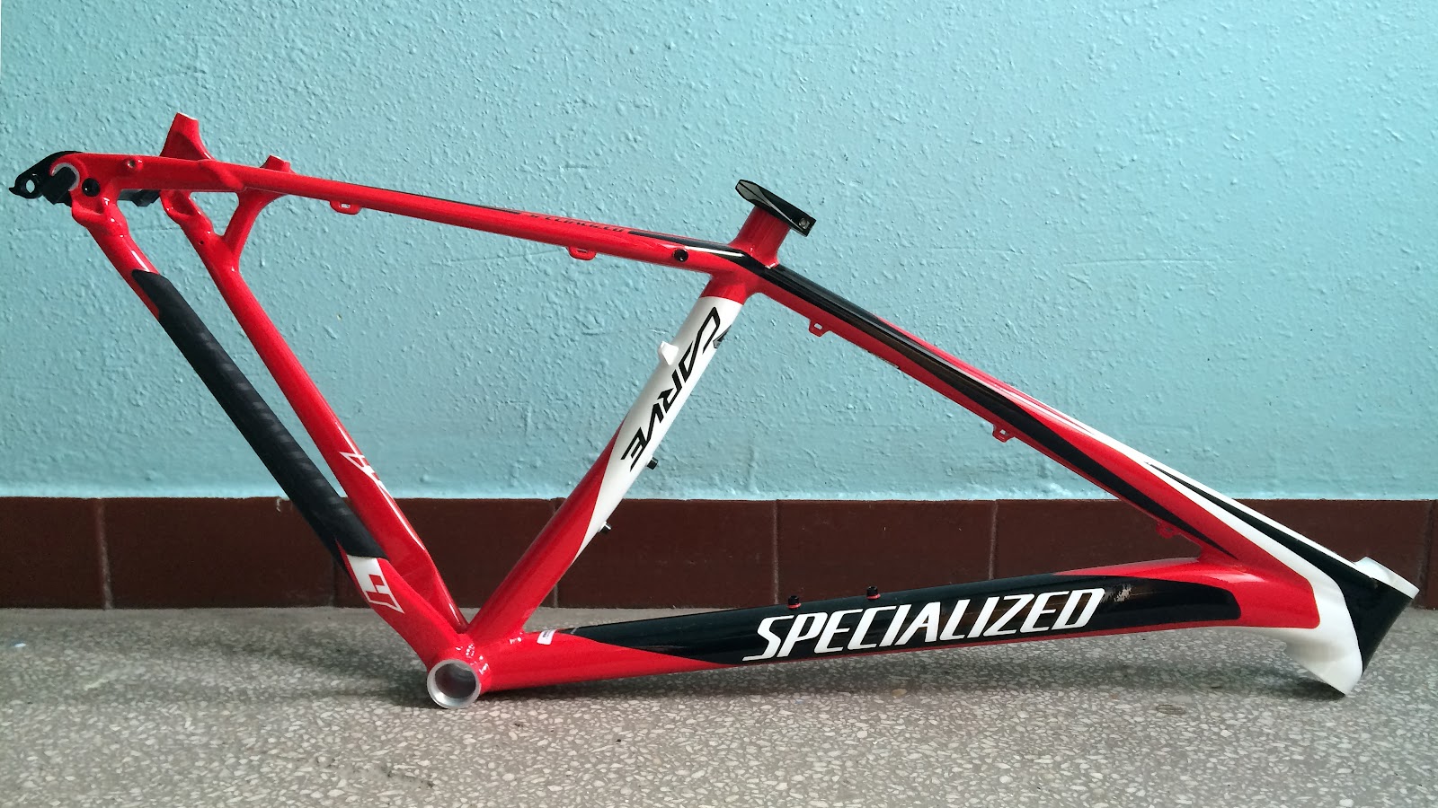 Нам важливо максимально уникнути поломок, а при необхідності легко знайти запчастини в будь-якій країні світу або полагодити на коліні