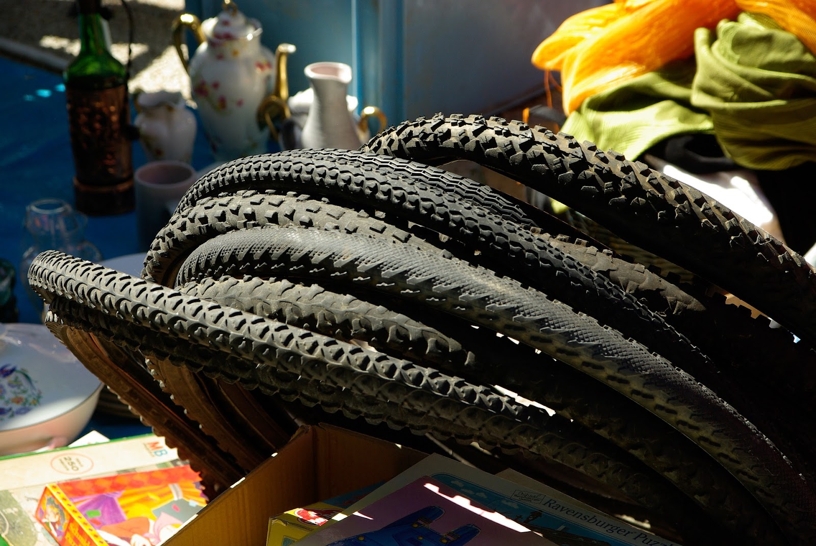 Полусліки гарні для асфальту, для пересеченке гума повинна бути зубастою, для виключно зимової їзди при мінусовій температурі є шиповані покришки