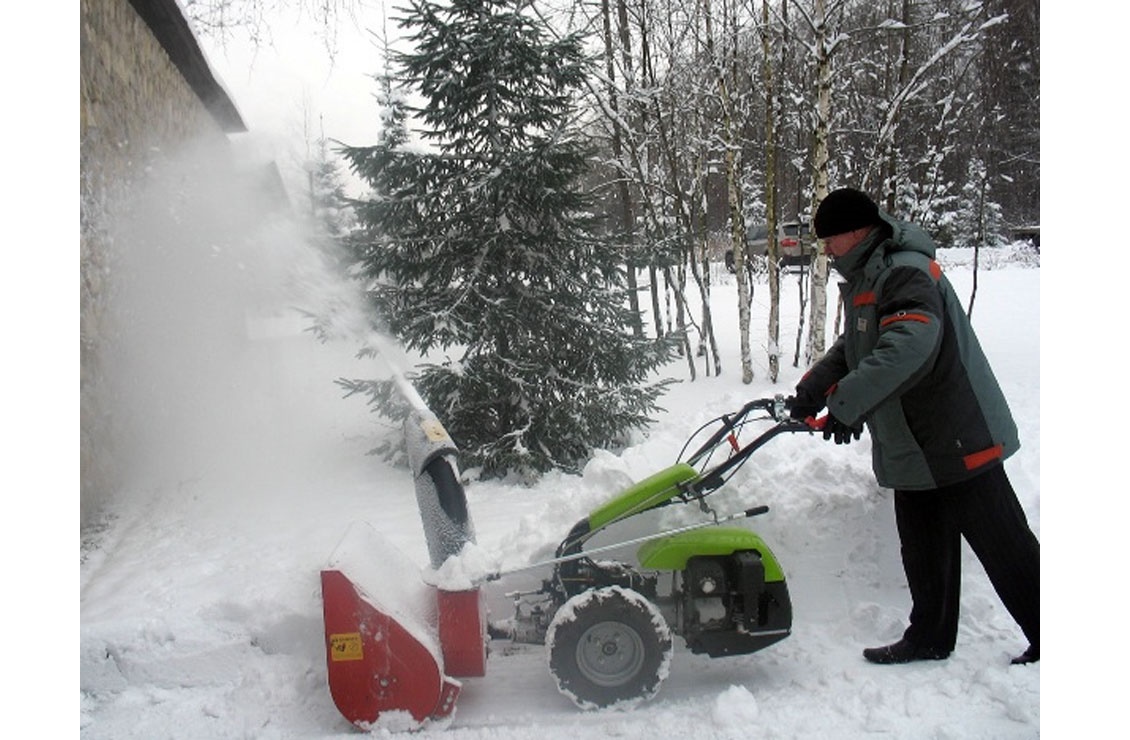 Якщо Ви живете в місцях з рясними снігопадами, взимку ваш мотоблок також буде в роботі
