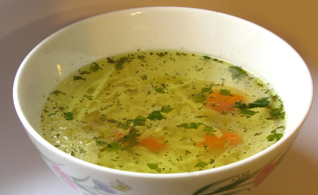 Варіантів приготування супів багато, але все ж значно менше, ніж рецептів в будь-якій кулінарній книзі
