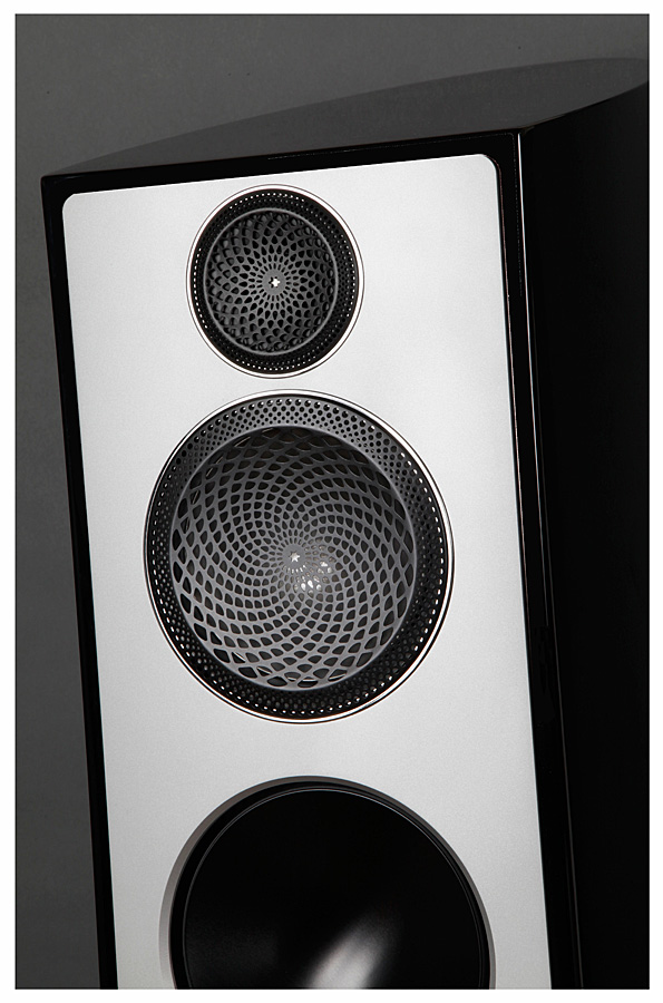 Перш, ніж перейти до вражень від прослуховування, необхідно розповісти про ідеологію, якої розробники дотримувалися при створенні серії Persona