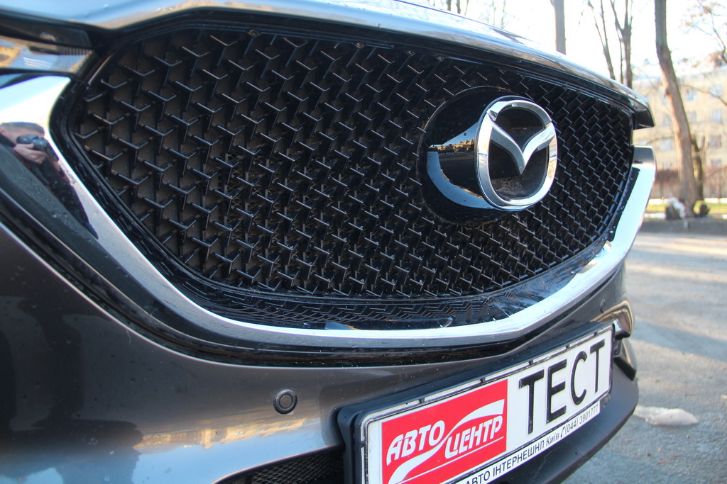 Новий автомобіль справляє враження більш зрілого, преміального і емоційного