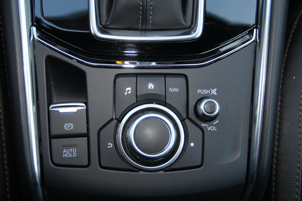 Адже в Mazda CX-5 2017 другого покоління вже можна міняти нахил спинок дивана