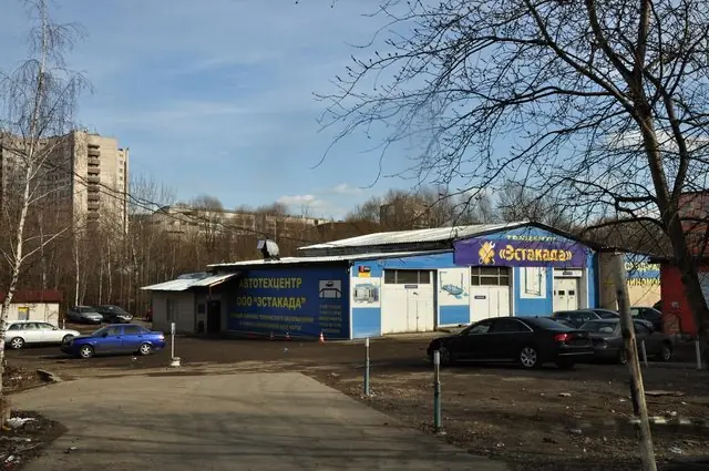 Андрій спробував показати нам один маскується під приватників автосалон, де їм був відзначений випадок обману покупця