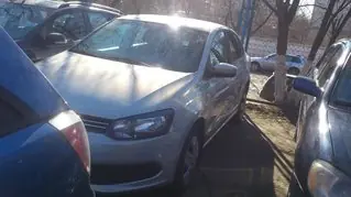 Автомобіль, незважаючи на вік, перефарбований повністю, при цьому кришка багажника крива