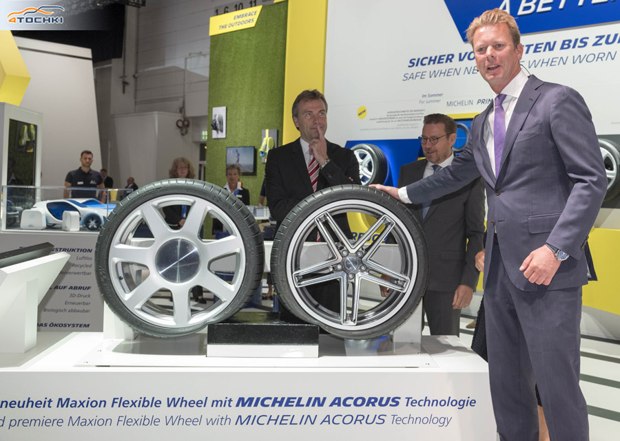На автомобільній виставці IAA 2016 у Франкфурті компанія   Michelin   і найбільший в світі виробник автомобільних дисків Maxion Wheels представили спільну розробку - інноваційне гнучке колесо Maxion Flexible Wheel з технологією Michelin Acorus, що запобігає пошкодження легкових шин і дисків при їзді по нерівних дорогах