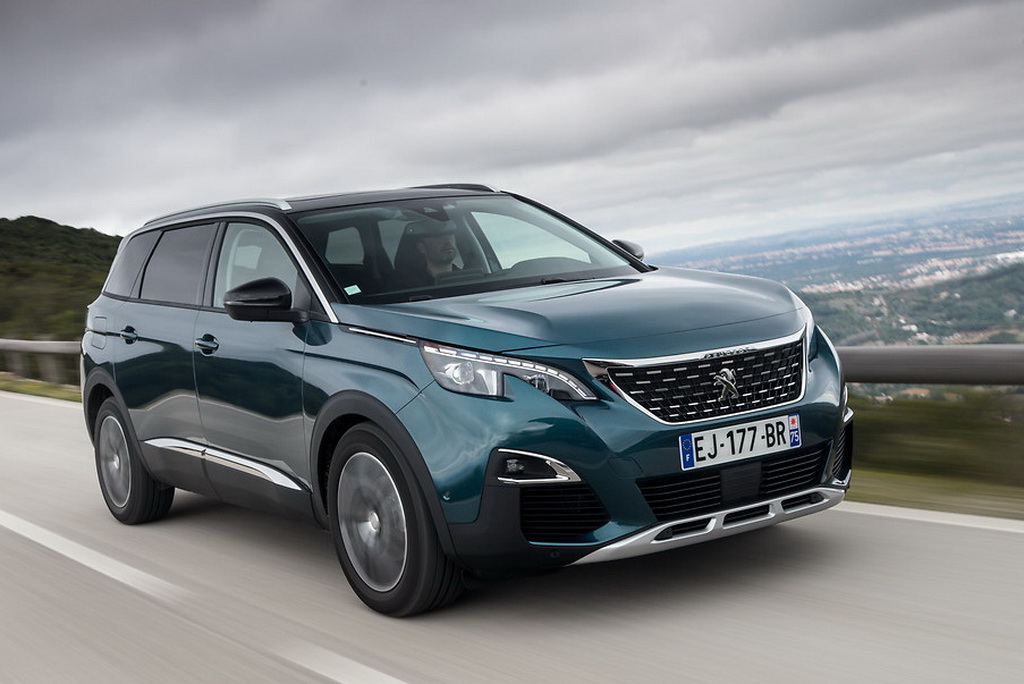 Новинка побудована на модульній платформі EMP2 і при загальній довжині 4,64 м залишається компактною і однією з найбільш ергономічних в сегменті