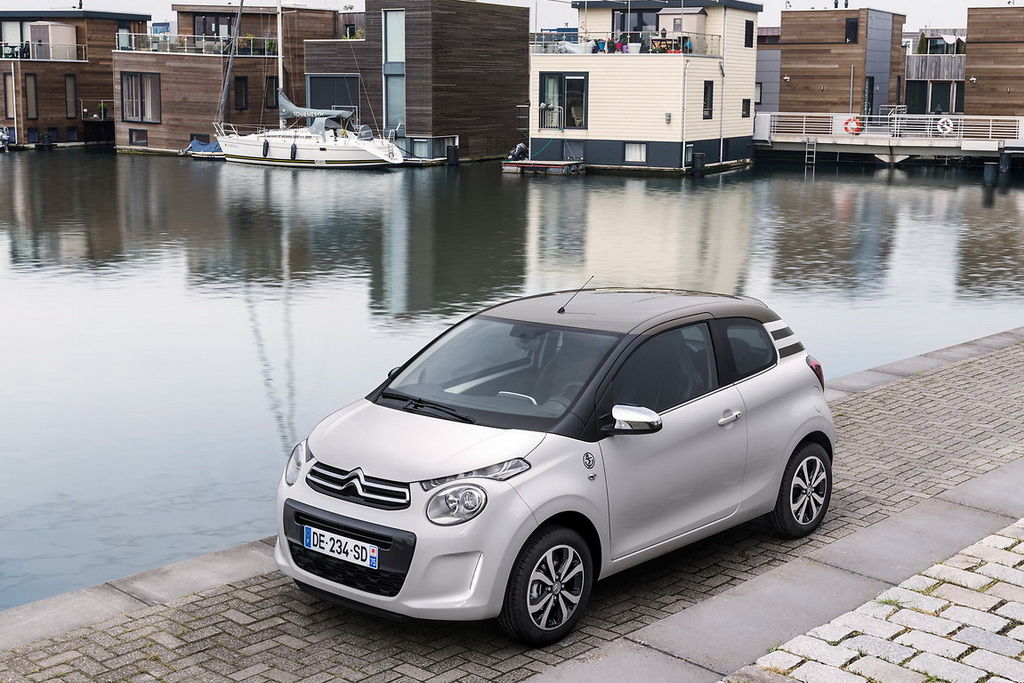 7-дюймовий сенсорний екран, камера заднього виду, система допомоги при старті в гору Hill Start Assist - неповний список доступних систем і технологій, які зроблять водіння простим, комфортним і безпечним