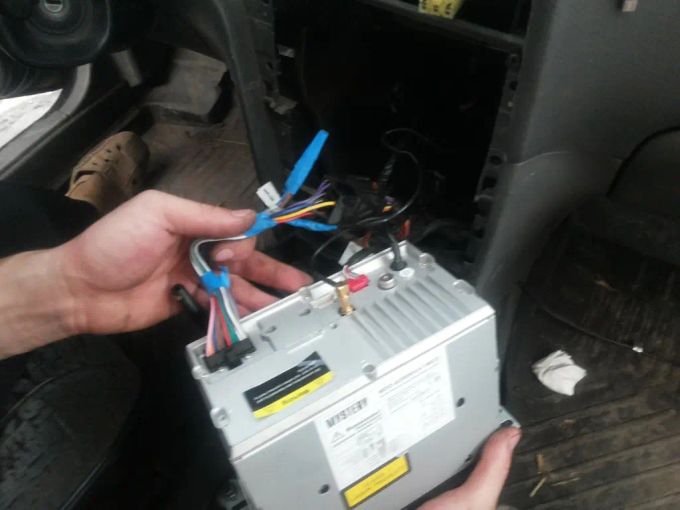 знімаємо облицювання торпеди