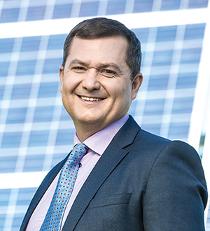 Компанія, яка продає джерело енергії (паливо), сама користується сонячною енергетикою