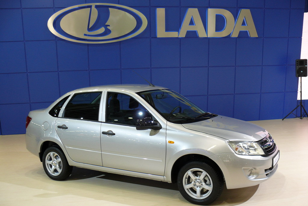 На сьогоднішній день   топова версія Lada Granta   має в своєму арсеналі автоматичну коробку передач, ABS + BAS, подушки безпеки водія і пасажира (тільки передні, бічних немає), електропривод і обігрів зовнішніх дзеркал, парктронік, кондиціонер, мультимедійну систему з 7-дюймовим дисплеєм і сенсорним управлінням