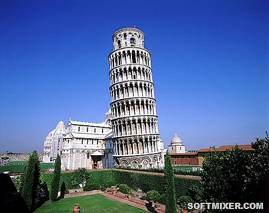 Знаменита дзвіниця собору Св