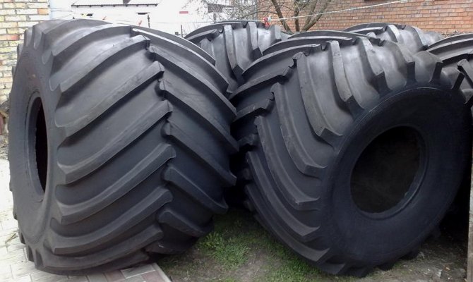 Зате покришки з камерами практично не схильні до пошкоджень і різноманітним деформацій, так як вони краще протидіють механічних навантажень