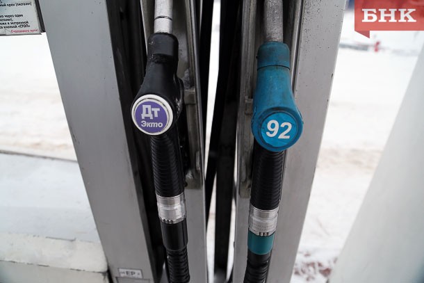 Днями ФАС заявила про те, що в Росії ціни на бензин будуть рости швидше інфляції