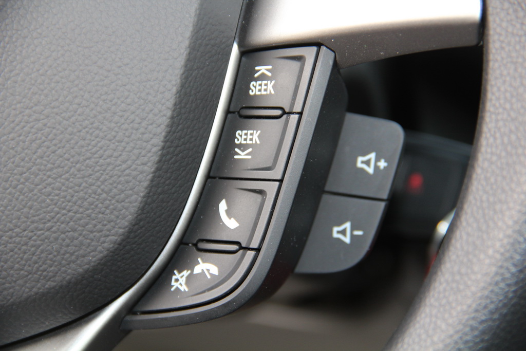 Функцію ходових вогнів в ньому виконують протитуманні фари