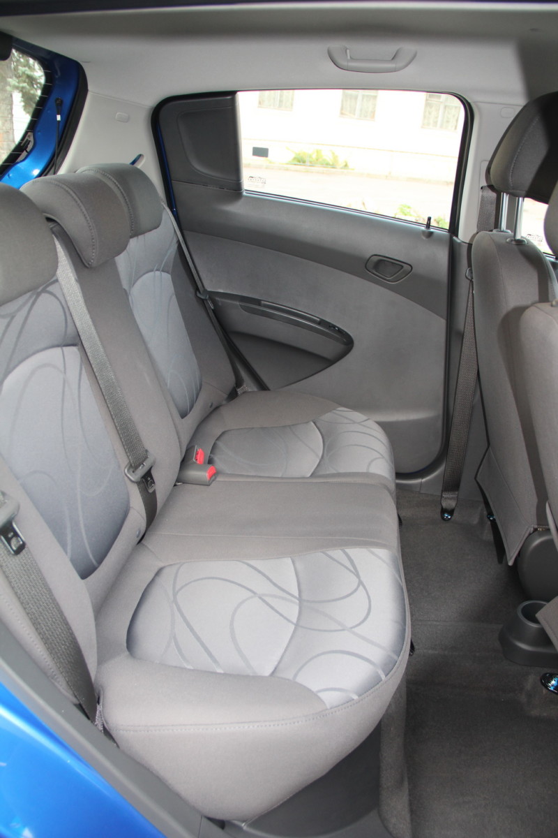 Але, якщо закрити очі на якість гучного зв'язку і деякі ергономічні моменти, то сама наявність таких опцій в настільки недорогий машині, вже радує