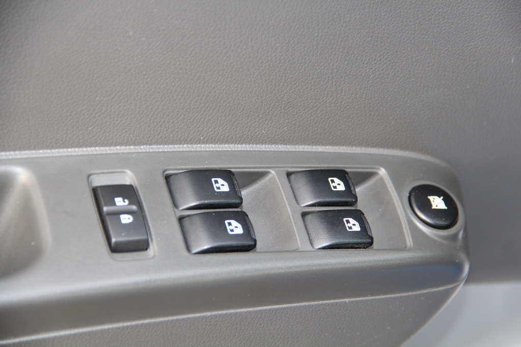 Решта інформації, включаючи дані про обороти двигуна, подається в електронному вигляді