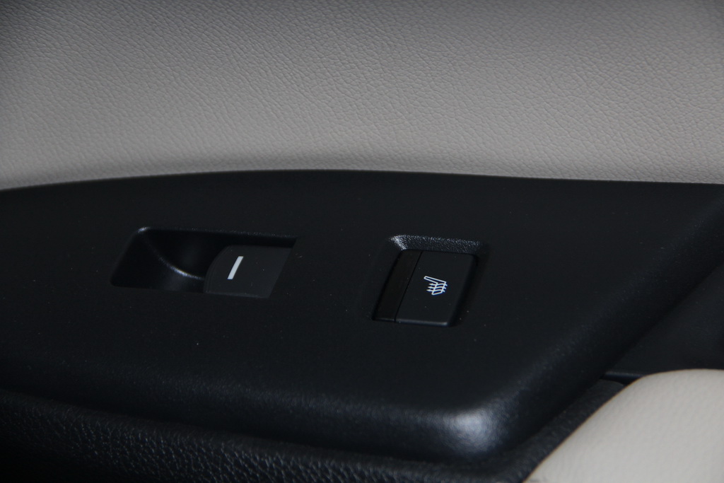 А заради економії палива відключає їх при рівномірній їзді