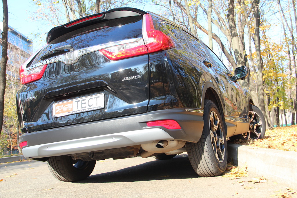 Любителі активного відпочинку і виїздів на пікніки оцінять не тільки місткість кросовера, але також збільшений дорожній просвіт і повний привід, нехай він і не робить з СР-В позашляховик (навіть муфту заблокувати не можна)