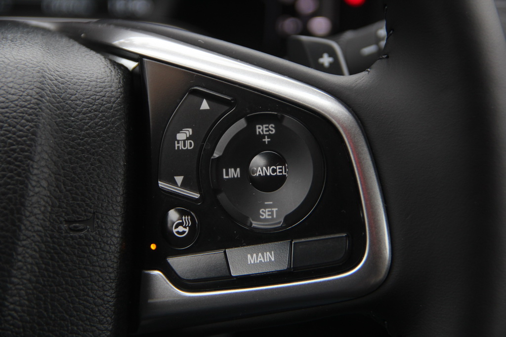 У двох з трьох комплектаціях (крім початкового рівня) нової Хонди СР-В встановлена ​​камера Lane Watch в правому дзеркалі