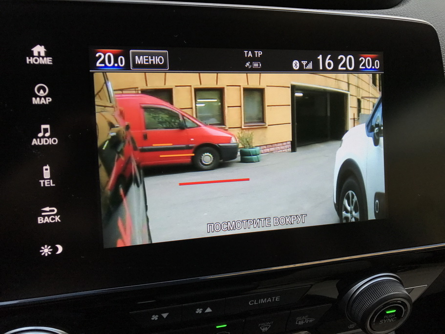 А включається вона автоматично при активації відповідного покажчика повороту або примусово кнопкою в торці лівого подрулевого перемикача