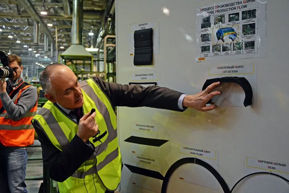 Правильність складання контролюється автоматикою: у разі помилки верстат зупиняється