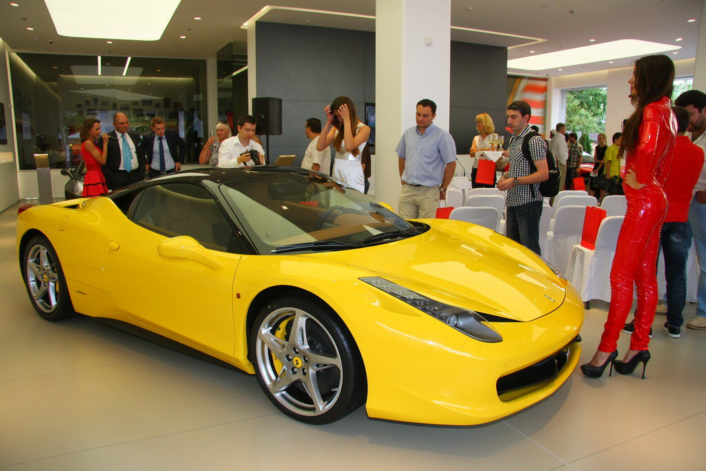 Головна причина відходу автомобільних брендів з України - зниження попиту і падіння курсу національної валюти