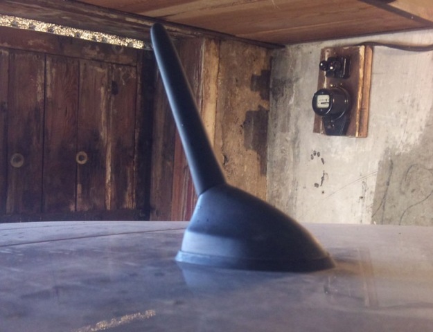 Примірявши антену на місці установки, перевіривши її працездатність, зовнішню поверхню обробляють на токарному верстаті і доводять вручну