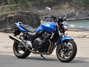 хв) 11,3 / 9000 Тип запуску електростартер, кікстартер Охолодження повітряне Кількість передач 5 Максімальнаяскорость (км / год) 90 передня шина / гальмо 3,0х18 / Б Задня шина / гальмо 3,0х18 / Б Довжина (мм) 2100 Висота (мм) 805 Ширина (мм) 800 Сухаямасса (кг) 120 Паливо не нижче А-92 Ємність бака (л ) 11 Доступний колір байка синій, жовтий і червоний