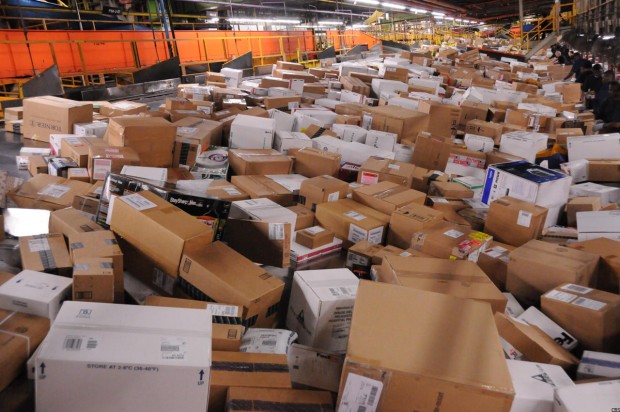 Правда, це ніяк не відбилося на роботі митниці - товари з популярних китайських сайтів можна як і раніше чекати місяцями