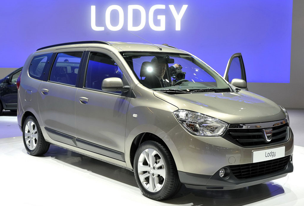 уже   анонсований раніше мінівен Dacia Lodgy   дебютував на Женевському автосалоні 2012 у якості предсерийной моделі, яка надійде в продаж вже в цьому році