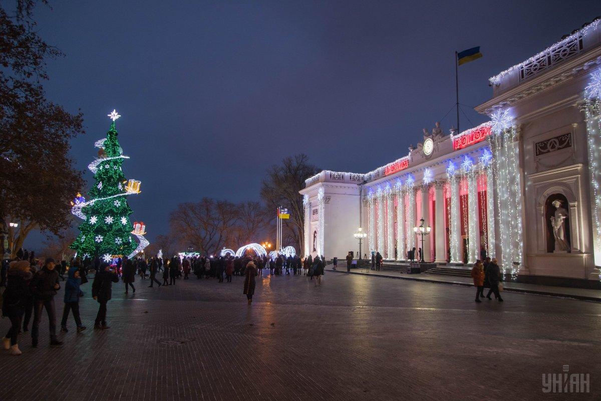 Про інцидент в соцмережі повідомив громадський працівник Дем'ян Ганул, який разом з друзями вже відмив від фарби пам'ятний знак