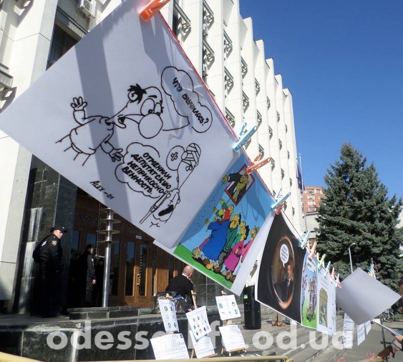 17 жовтня на мітингу в Києві під залпи гармат зажадали скасування депутатської недоторканності, створення антикорупційних судів і навіть імпічменту Президенту