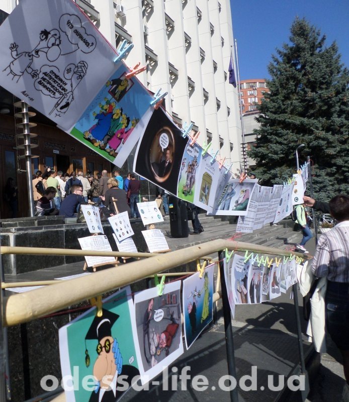 Якщо простежити за діяльністю одеської організації партії «Свобода» за останні місяці, зокрема - звернути увагу на організовану нею   акцію протесту проти будівництва компанією «Гефест» висоток   на Фонтані, то неважко зрозуміти причини
