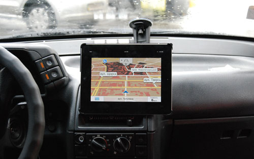 Якщо ви вирішили використовувати iPhone або iPad в якості автомобільного навігатора, то вам не обійтися без надійного автомобільного кріплення