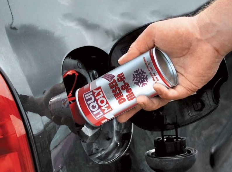 Ось чому найкраще заливати антигель перед заїздом на АЗС
