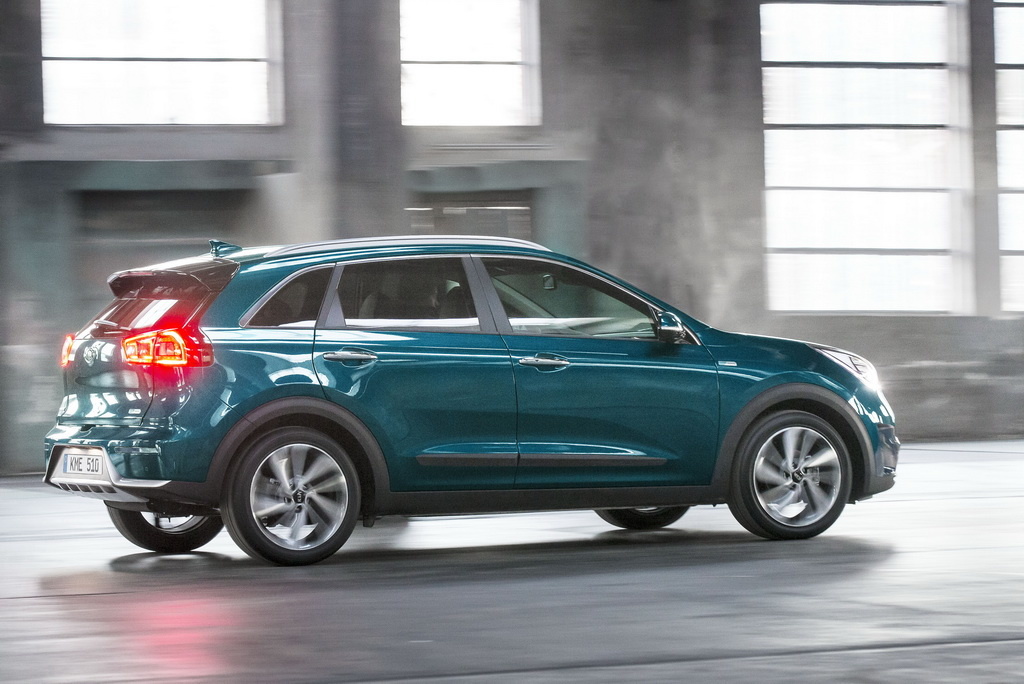 Нагадаємо, що всі версії Kia Niro оснащуються прогресивної силовою установкою, що забезпечує витрату палива від 3,8 л / 100 км ***