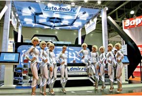 На автошоу не менш широко були представлені «витратні матеріали», комплектуючі, автохімія й оригінальні автоаксесуари