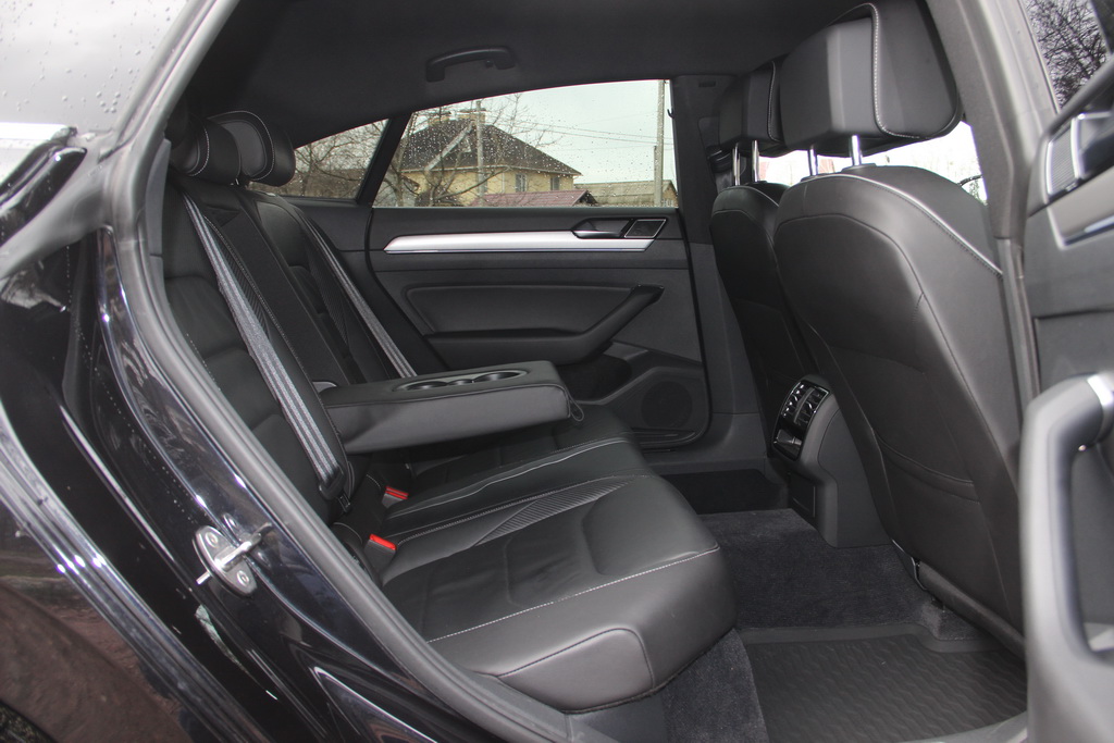 Втім, чому дивуватися, якщо Артеон на 95 мм довшим Пасату