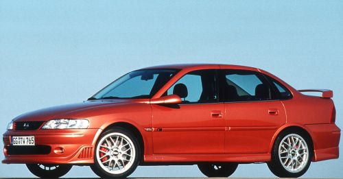 Правда, зустріти на вторинному ринку цей автомобіль дуже складно, так як було випущено лише обмежена партія Vectra i500