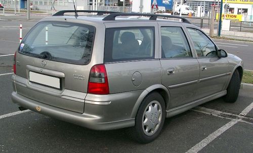 У 1996-му з'явився універсал Vectra Caravan