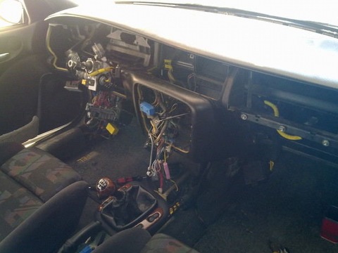 В люку ж може дати збій контактна група, через що він буде жити своїм життям