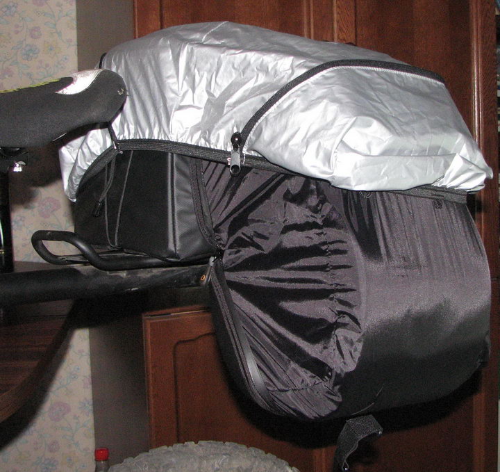 від літніх дощів вистачить просто облити хорошою просоченням тканина