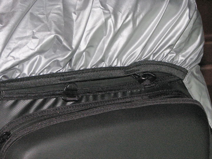 В рукавичках або із замерзлими руками з ними впоратися - з області фантастики