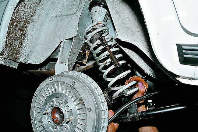 Підвіска сучасного автомобіля складається з багатьох складних за конструкцією елементів і деталей