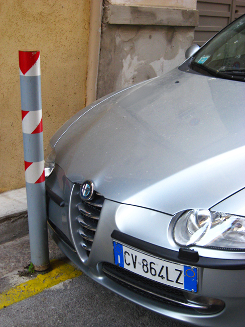 Традиційний італійський стиль парковки)))   фото crazy-traveller