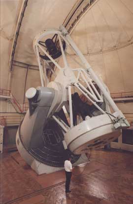 Наукове, в 12 км на південний схід від м Бахчисарая, і в п'яти кілометрах від найближчих сіл, на висоті 600 м над рівнем моря було визнано придатним для будівництва найбільшого на ті часи в Європі оптичного телескопа з діаметром дзеркала 2,6 м