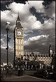 Press Association повідомило про те, що знаменита годинникова башта Біг Бен у будівлі парламенту     Великобританії в Лондоні офіційно стала носити назву Вежа Єлизавети, спорудження перейменовано на честь 60-річного ювілею правління королеви Єлизавети II, передає   РІА Новини