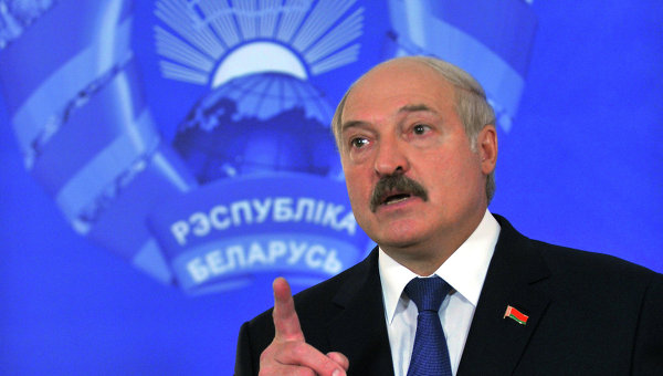 Президент Білорусі Олександр Лукашенко заявив, що готовий піти назустріч Росії в продажу Мінського заводу колісних тягачів (МЗКТ) в обмін на покупку російських нафтових родовищ