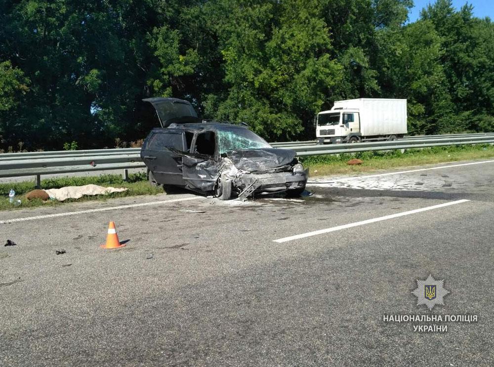 В результаті зіткнення легковиків на Полтавщині загинула жінка та травмовано двоє неповнолітніх